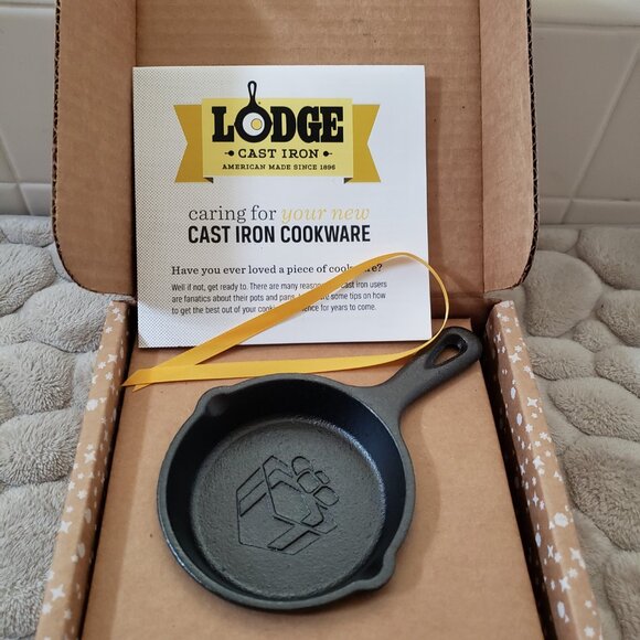 Lodge Cast Iron 2019 Holiday Limited Mini Skillet - Picture 6 of 7